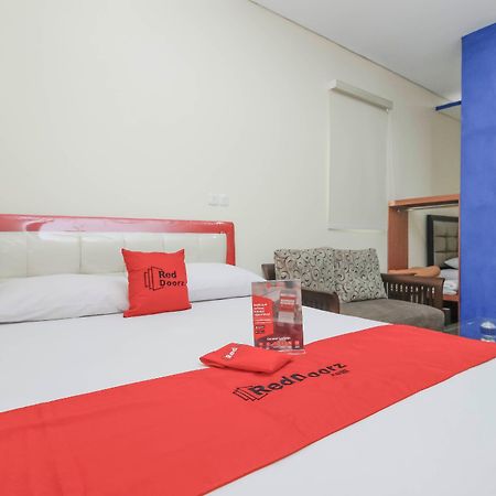 Reddoorz Plus @ Jalan Pemuda Jakarta Kültér fotó