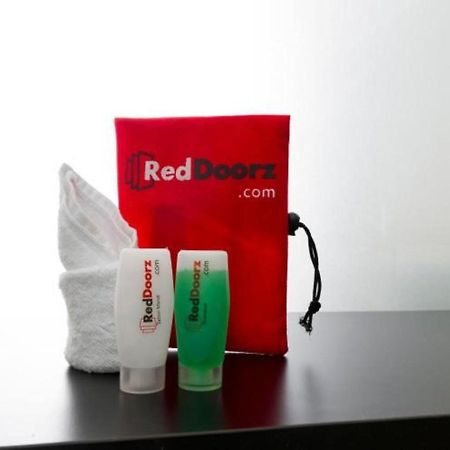 Reddoorz Plus @ Jalan Pemuda Jakarta Kültér fotó