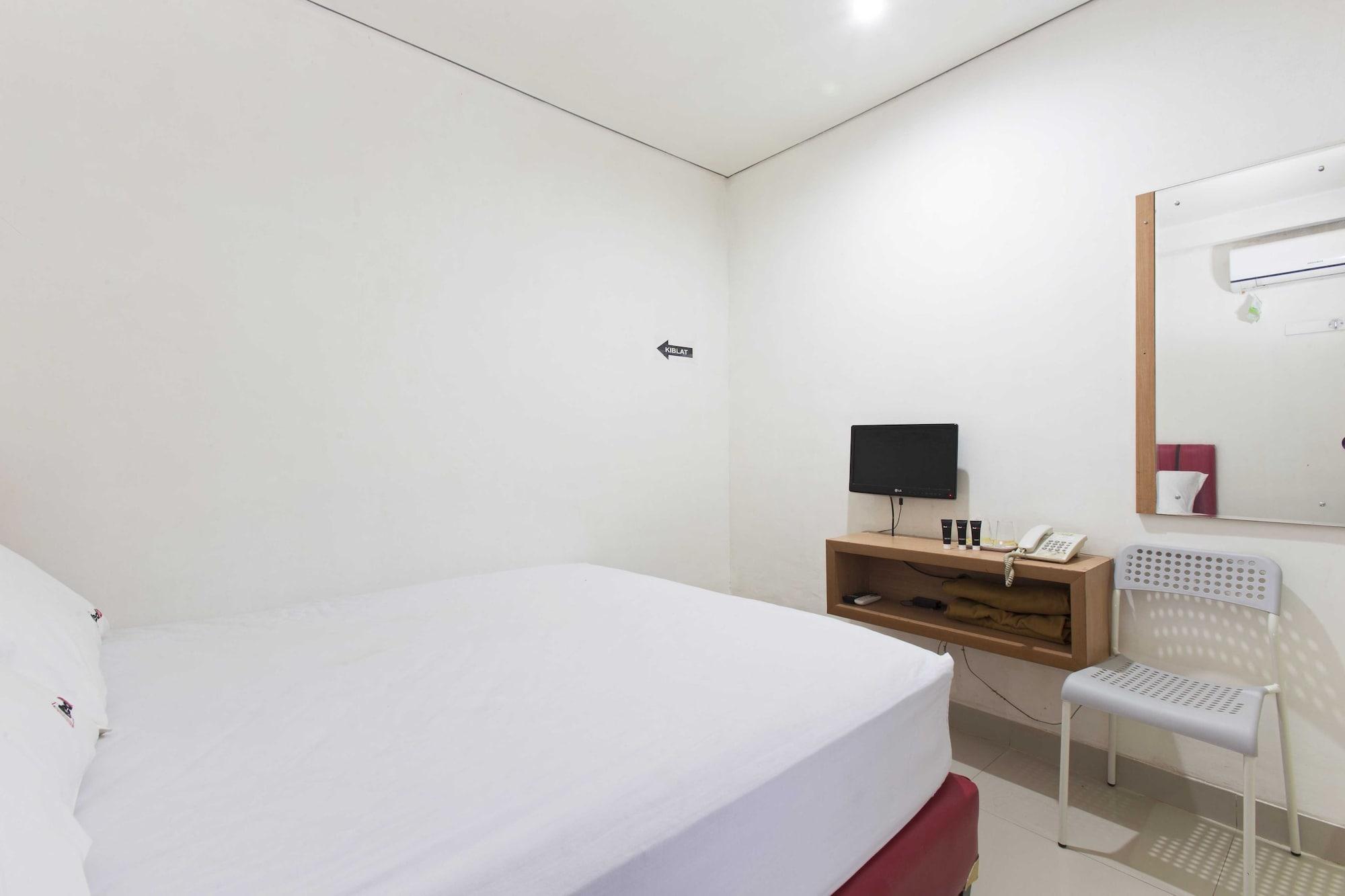 Reddoorz Plus @ Jalan Pemuda Jakarta Kültér fotó