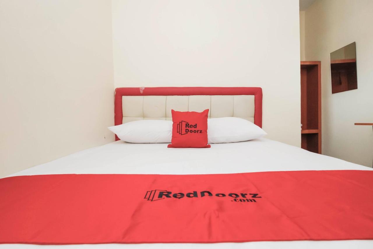 Reddoorz Plus @ Jalan Pemuda Jakarta Kültér fotó