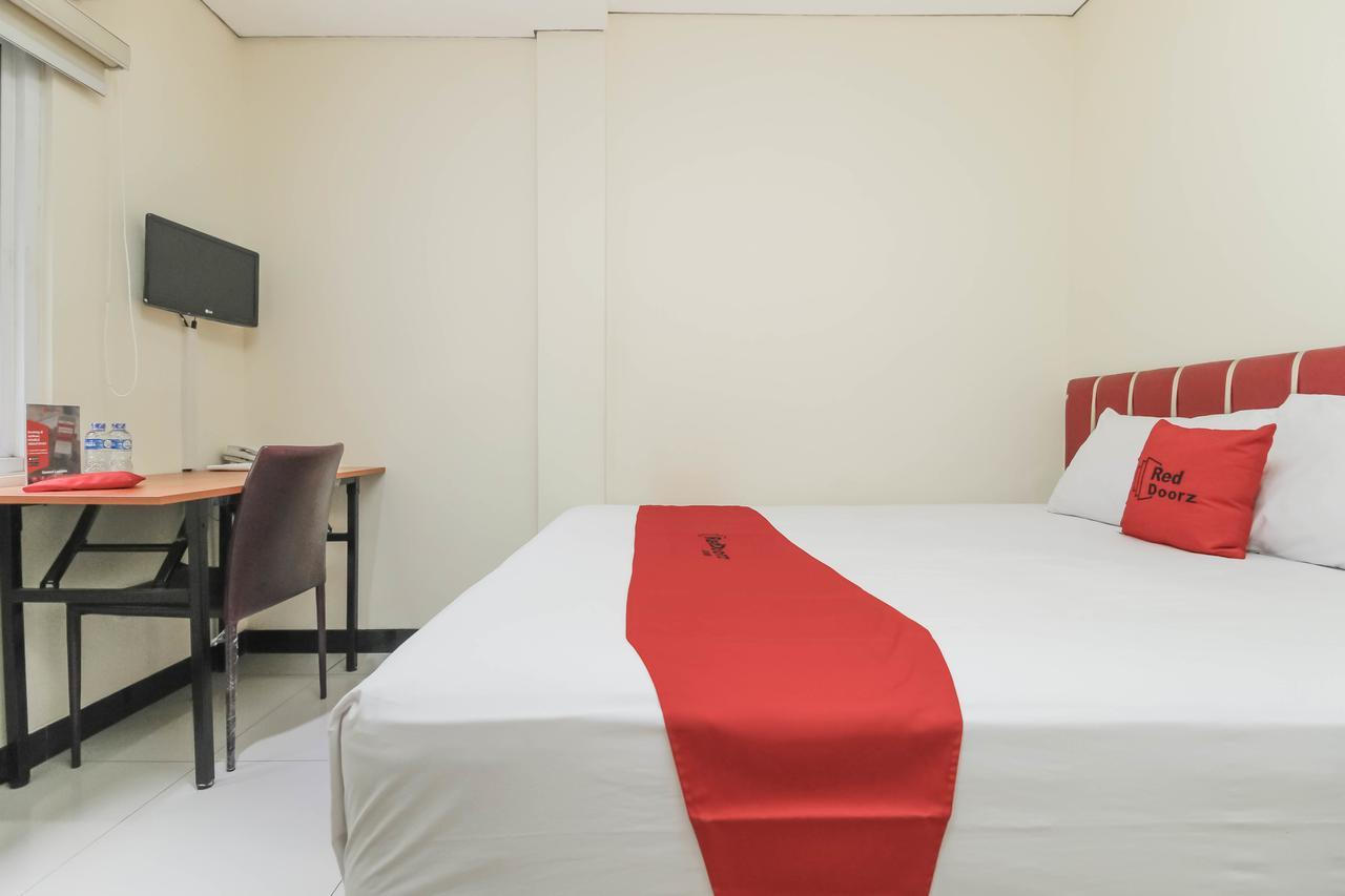 Reddoorz Plus @ Jalan Pemuda Jakarta Kültér fotó