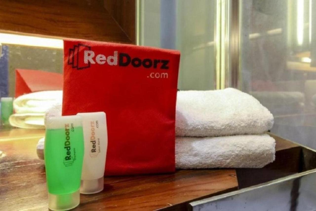 Reddoorz Plus @ Jalan Pemuda Jakarta Kültér fotó