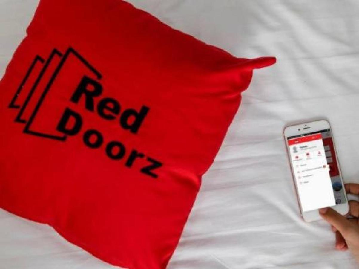 Reddoorz Plus @ Jalan Pemuda Jakarta Kültér fotó